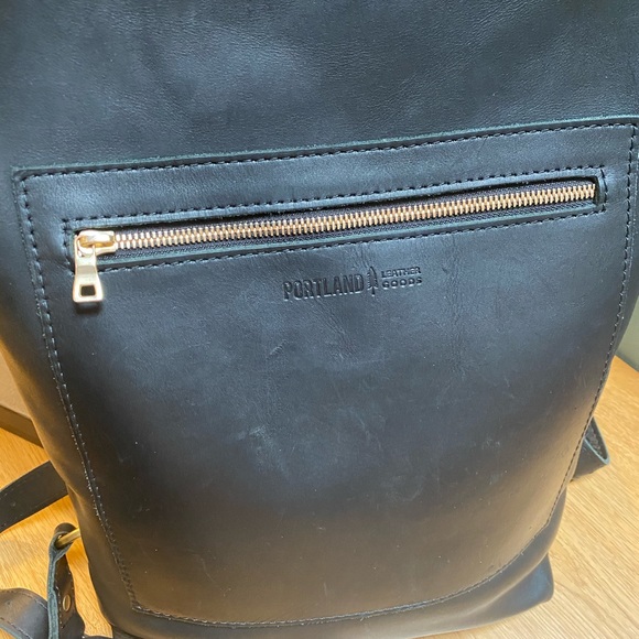 Portland Leather Classic Black Backpack - Picture 1 of 7